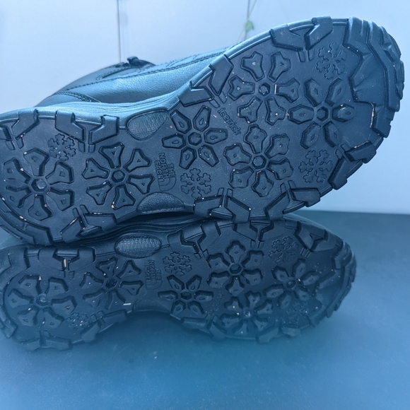 The North Face Waterproof Insulated Hiking Boot - Picture 3 of 5